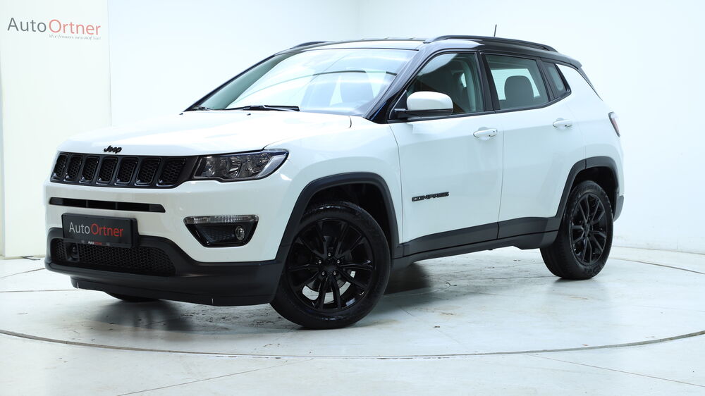 Jeep Compass Night Eagle Navi+Cam+Sitzheiz+Keyless, Baujahr 2020, Seitenansicht — Auto Ortner Villach