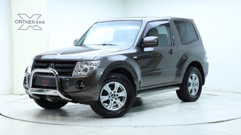 Mitsubishi Pajero 3.2 DI-D Inform 3 Jahre Garantie, Baujahr 2014, Seitenansicht — Auto Ortner Villach