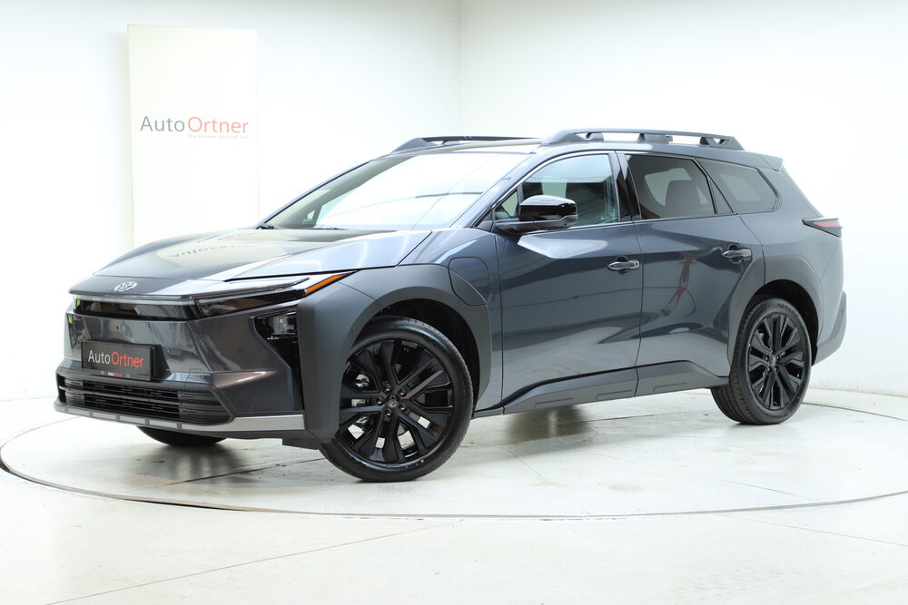 Toyota bZ4X Touring AWD Lounge € 52.469,- mit Aktionen, Frontansicht — Auto Ortner Villach